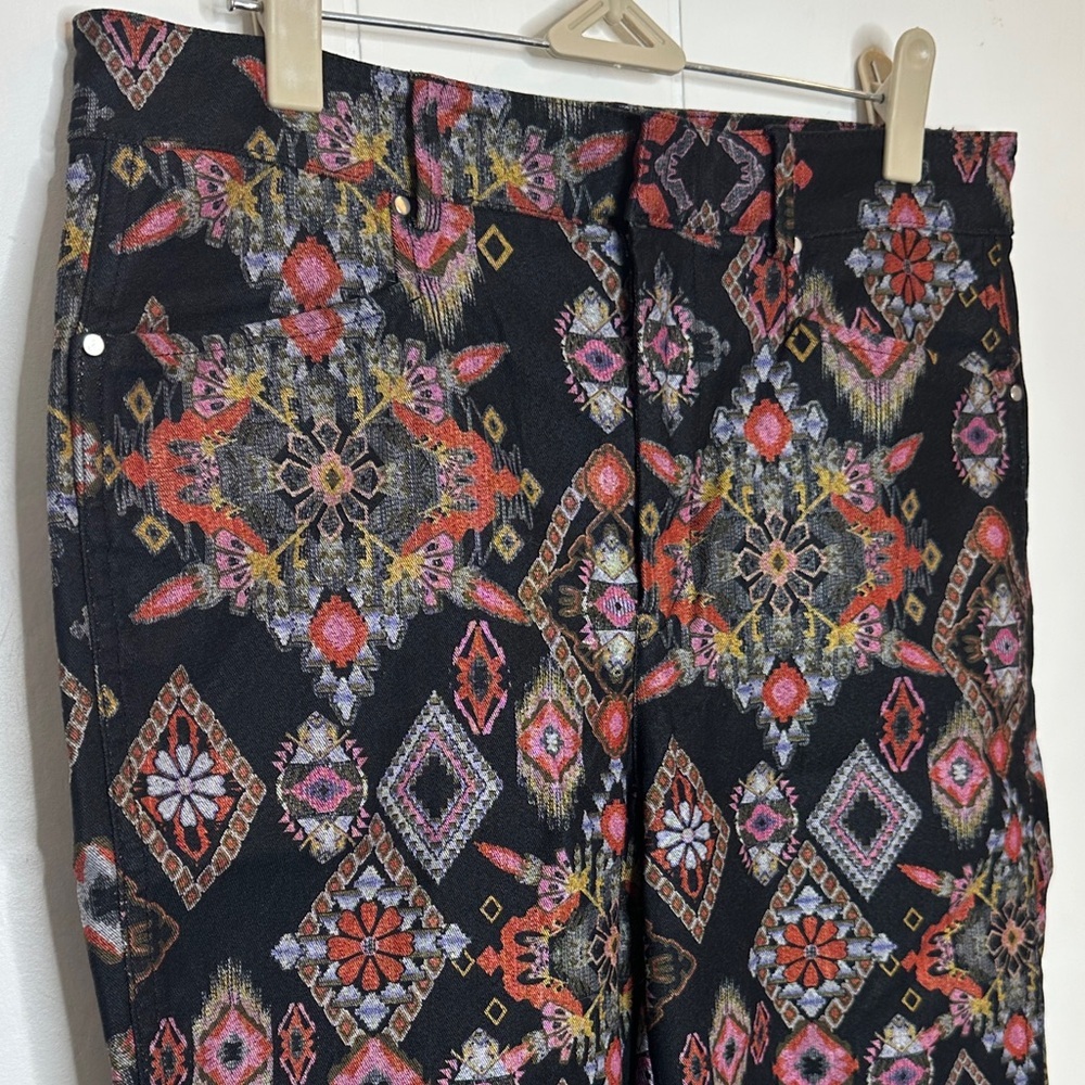 Zara Black and Multicolor Geometric Straight Leg Pants - Picture 5 of 12